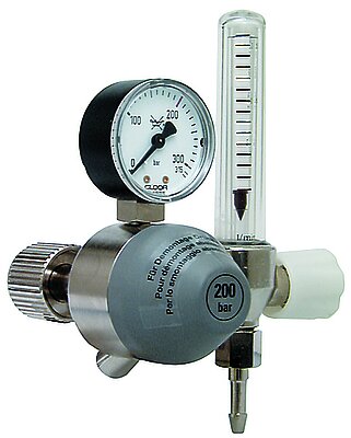 Pressure reducing valve inlet pressure 200 bar with attached flow meter Pressure reducing valve inlet pressure 200 bar with attached flow meter