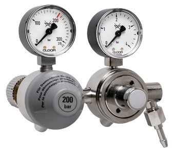 Two-stage pressure regulator for very stable working pressure for 200 bar
