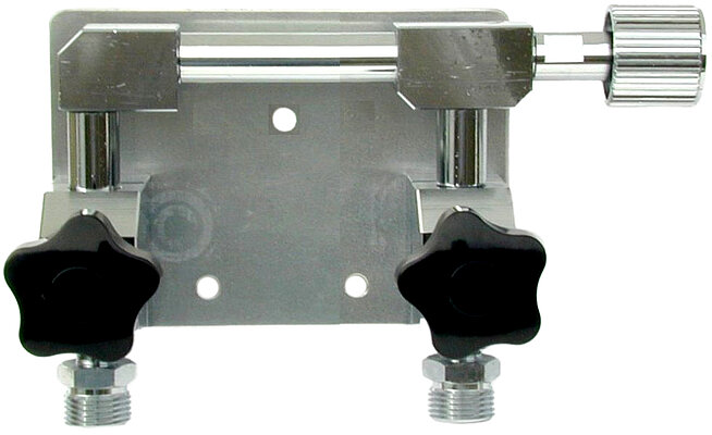 Cylinder battery for two or three cylinders and connection to the manual change-over switching station. Inlet left or right Cylinder battery for two or three cylinders and connection to the manual change-over switching station. Inlet left or right