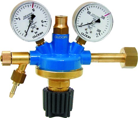 Standard pressure regulator with mounted gauges for working pressure up to 10 bar for 200 bar
