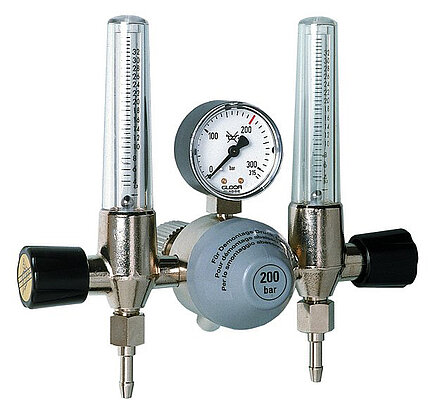 Pressure reducing valve inlet pressure 200 bar with two attached flow meters Pressure reducing valve inlet pressure 200 bar with two attached flow meters