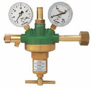 Standard pressure reducing valve for inlet pressure up to 200 bar with built-on pressure gauges for working pressure up to 20, 40 or 60 bar