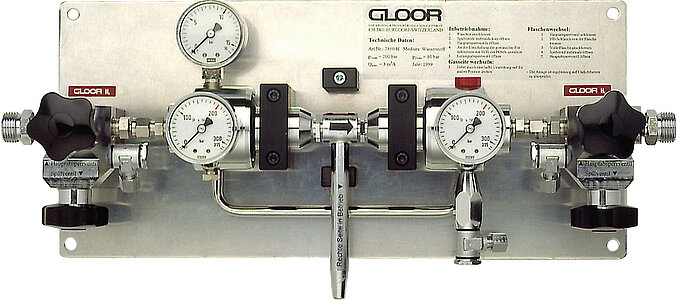 Automatic change-over switching station based on differential pressure